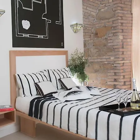Modern 2 Bed Flat In Esquilino