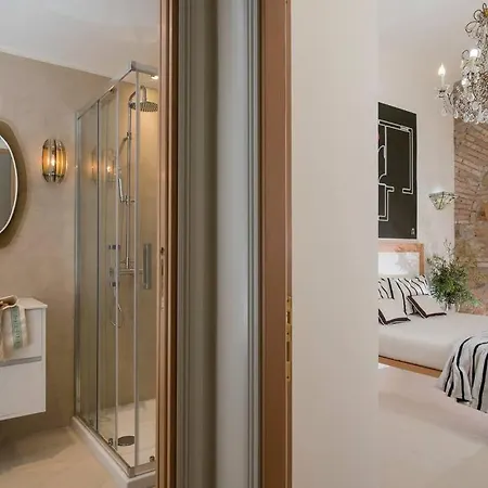 Modern 2 Bed Flat In Esquilino